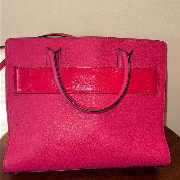 Kate Spade Satchel Crossbody bag
Leather Bright Pink/ bow front in patent EUC - Picture 9 of 17